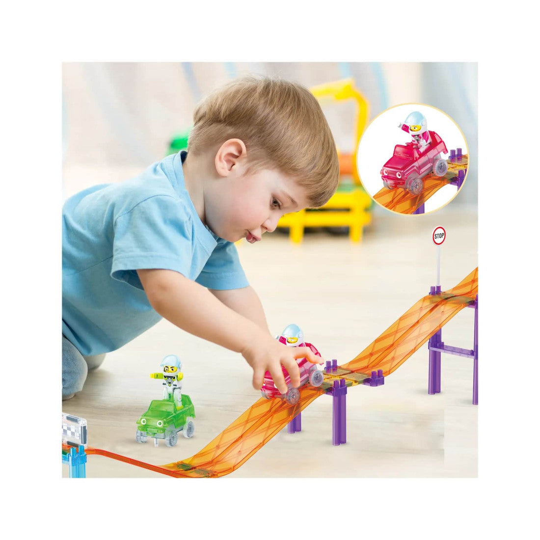 Set PicassoTiles Pistă de curse înclinată - 45 piese magnetice de construcție - conține 2 mașini cu figurine