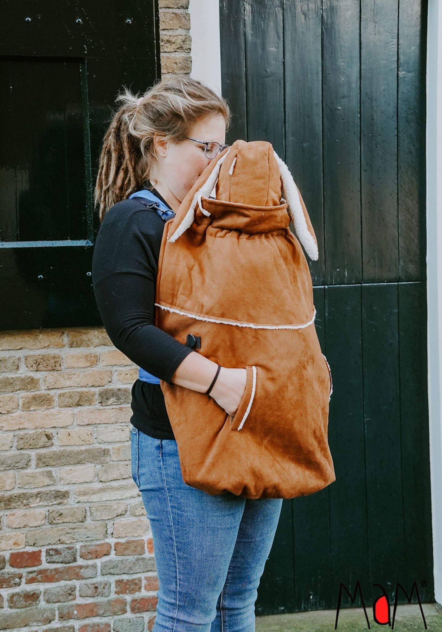 Protecție de babywearing MaM Promenade - Pecan/Cream + Cagula Bunny ajustabila