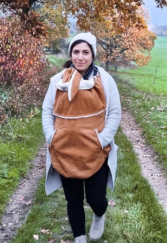 Protecție de babywearing MaM Promenade - Pecan/Cream + Cagulă Bunny ajustabilă