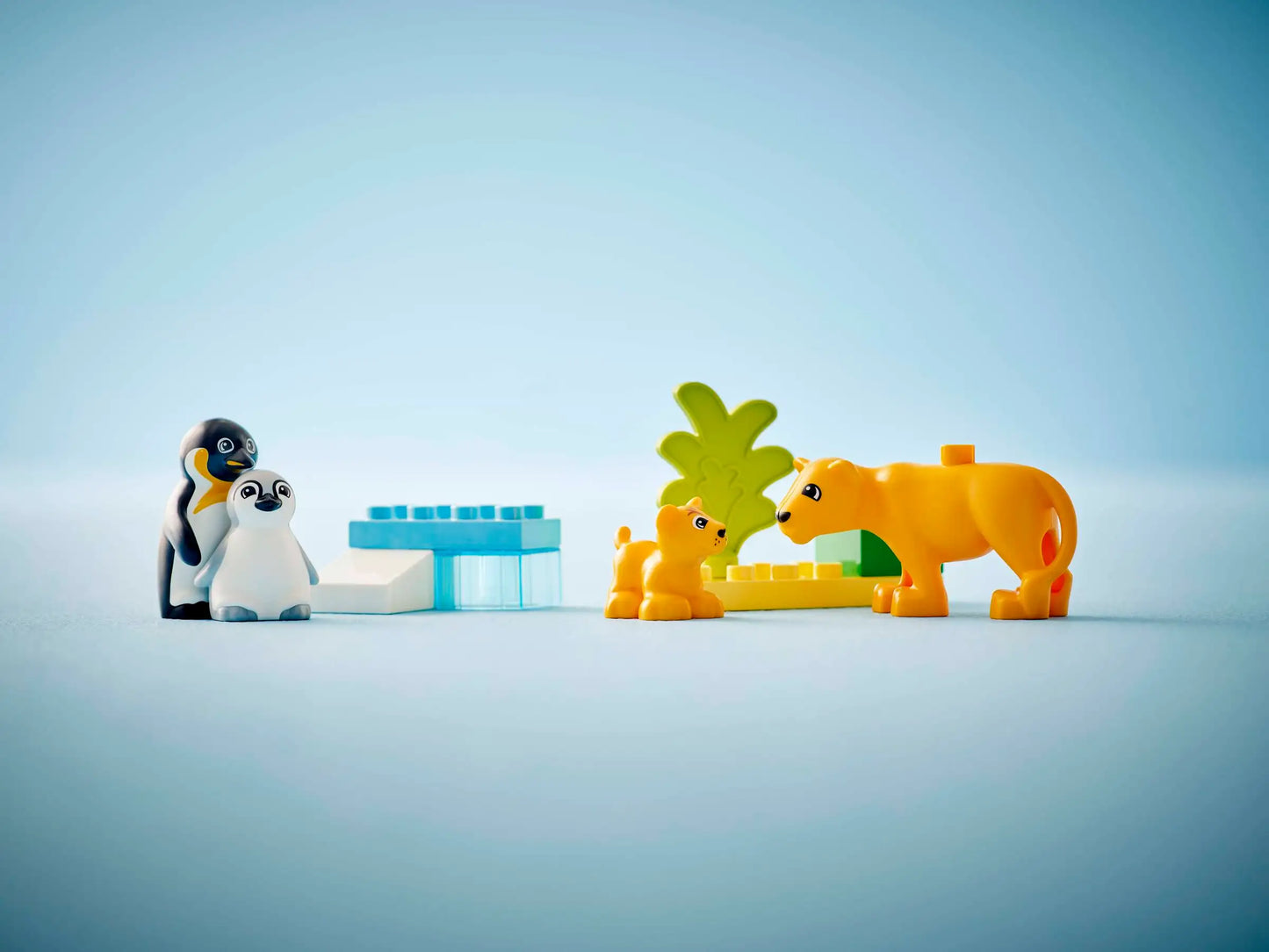 LEGO Duplo - Familii de animale sălbatice: Pinguini și lei