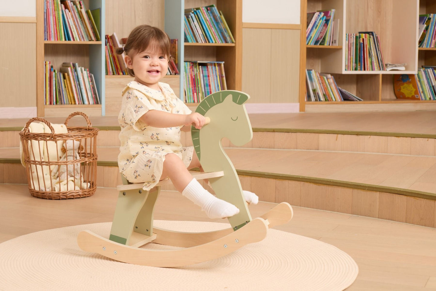 Căluț balansoar din lemn verde, pentru copii – jucărie Montessori - VIGA