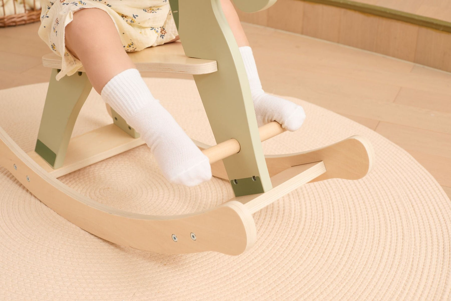 Căluț balansoar din lemn verde, pentru copii – jucărie Montessori - VIGA