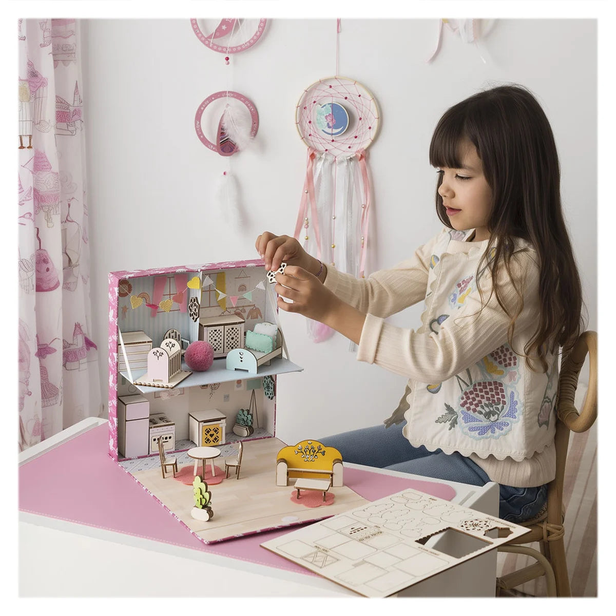 Set creativ în miniatură, Căsuța cu mobilier - Sycomore