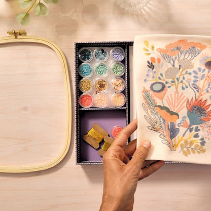 Atelier creativ 58 pentru adulți – Broderie cu mărgele, Djeco